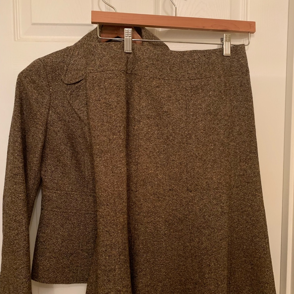 Beautiful 2 piece women’s suit.